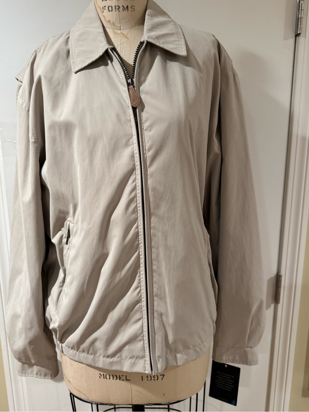 London Fog Men’s Jacket -Cream/Tan - size Medium